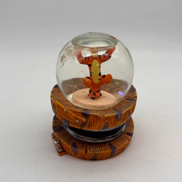 Disney WDW Parks Winnie the Pooh and Friends Tigger Spring Mini Water Snow Globe - Picture 6 of 9